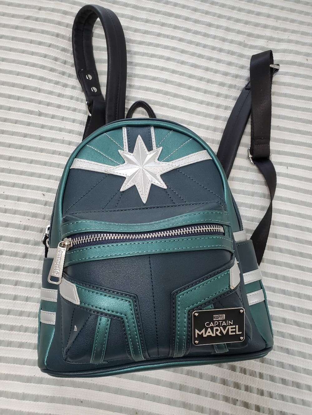 Captain Marvel Backpack - Picture 11 of 11